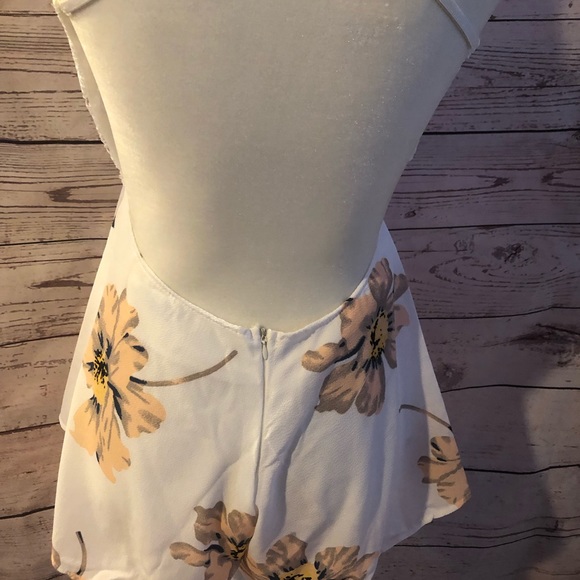 Women’s Floral Romper - Picture 3 of 4